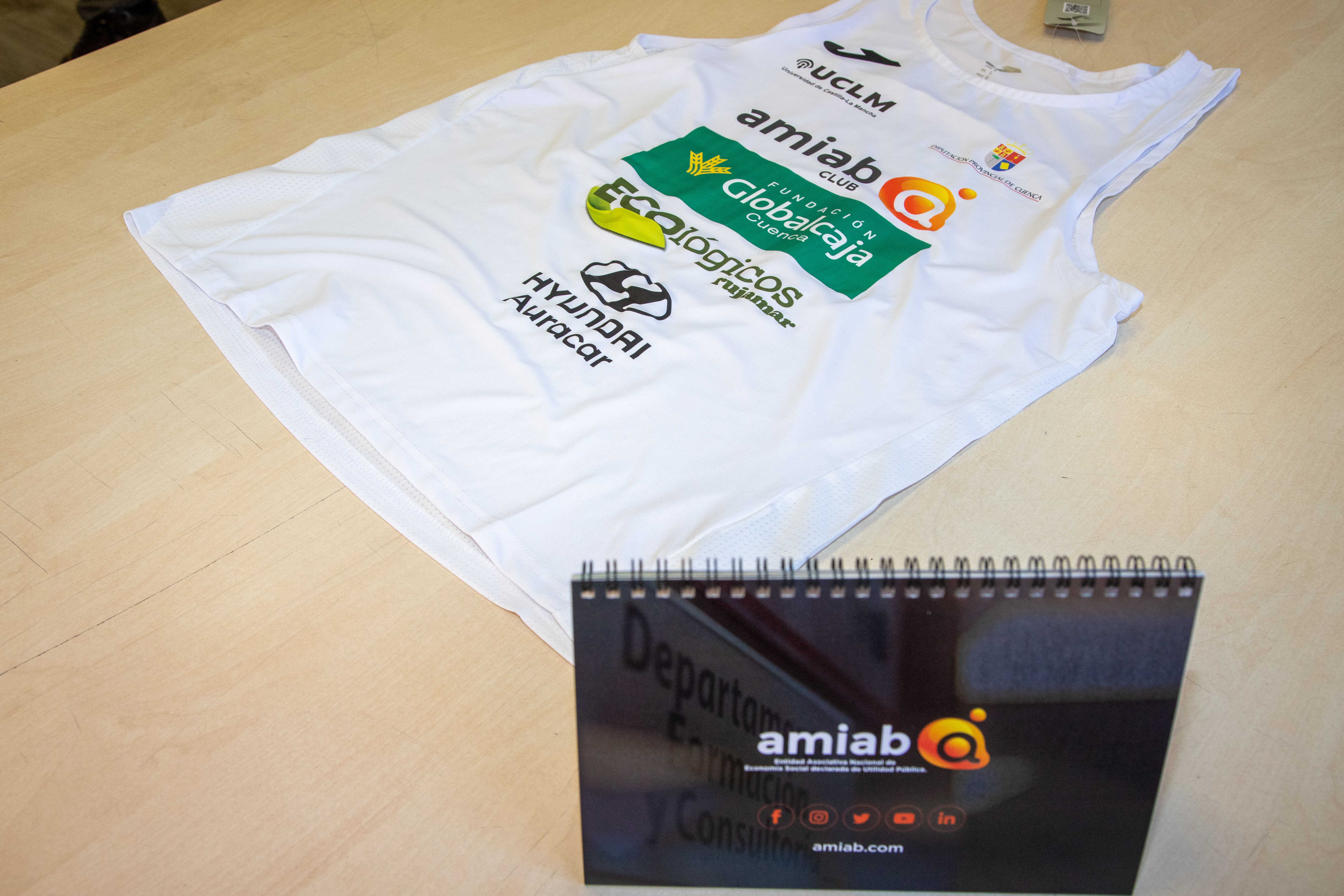 convenio globalcaja cuenca – amiab escuelas deportivas camiseta
