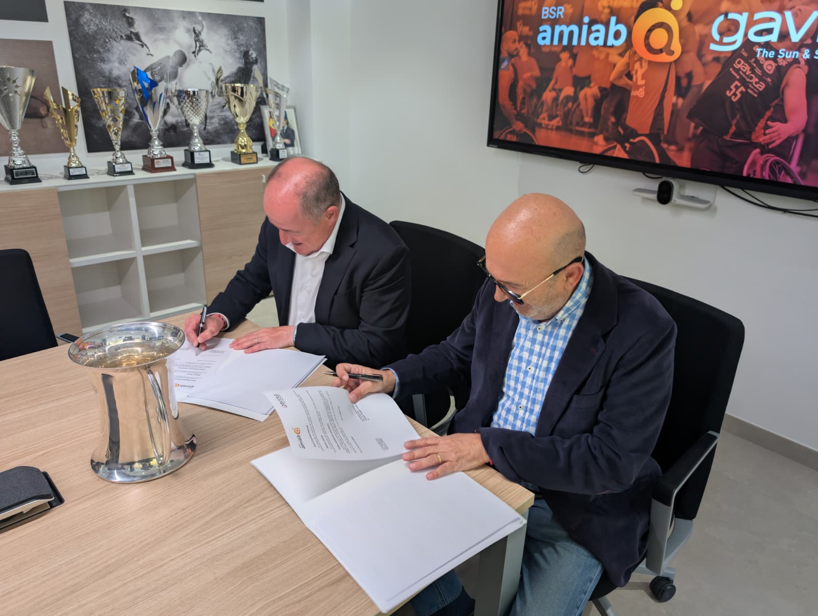 La empresa Gaviota y el BSR amiab Albacete renuevan el convenio de colaboración con el objetivo de apoyar el deporte adaptado