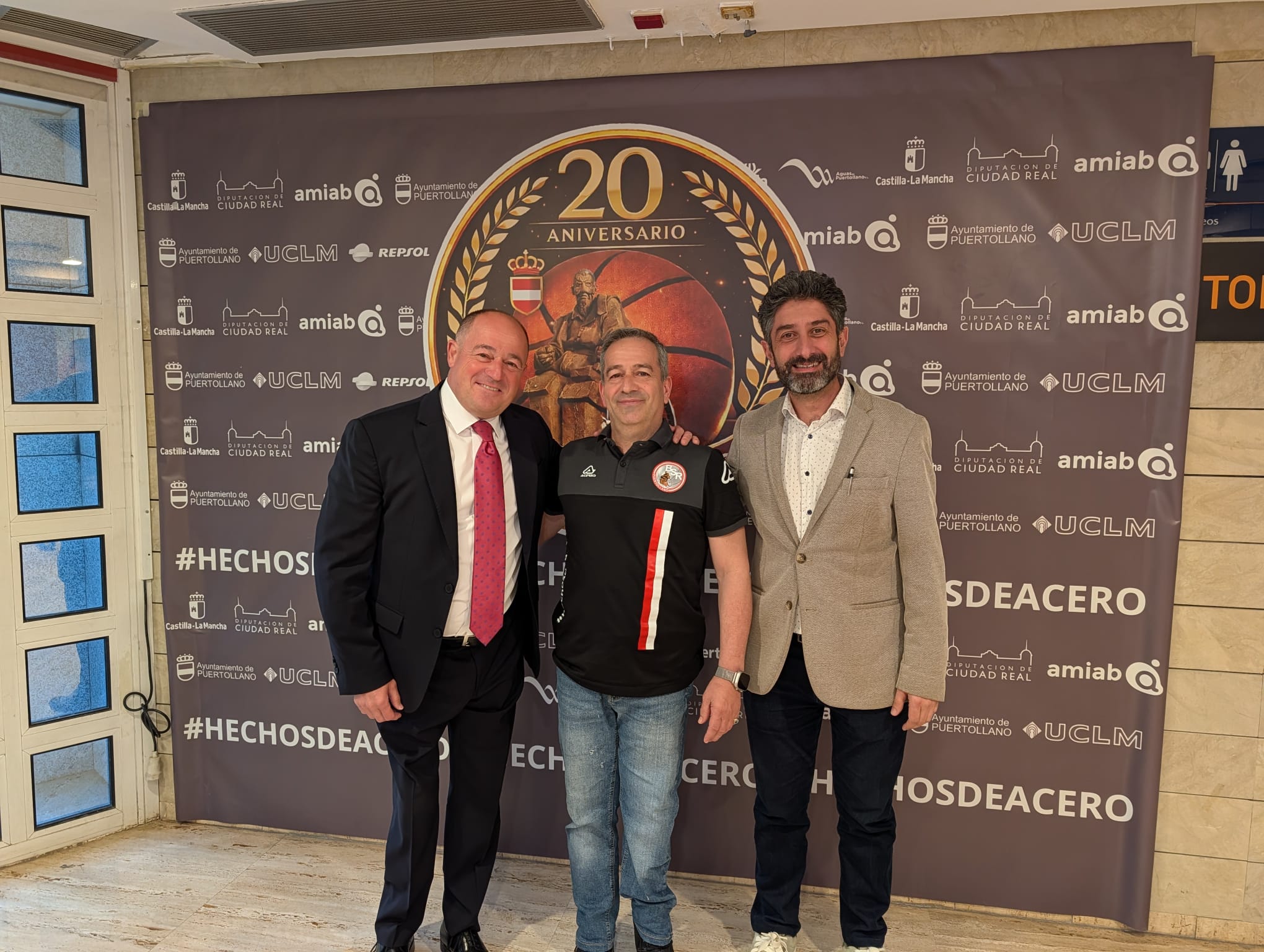 Emilio Sáez, presidente de amiab, felicita al BSR amiab Puertollano por su 20 aniversario