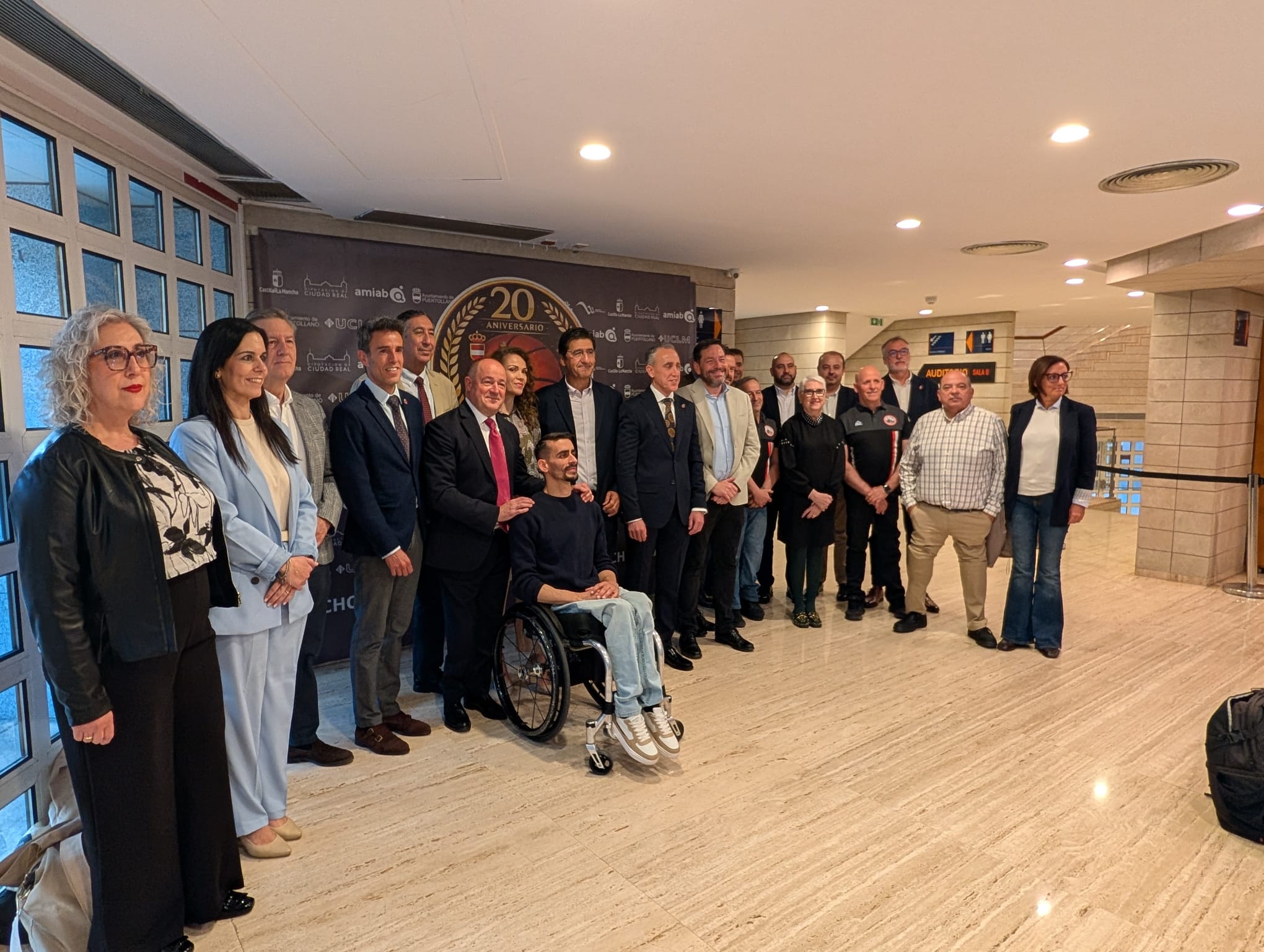Emilio Sáez, presidente de amiab, felicita al BSR amiab Puertollano por su 20 aniversario