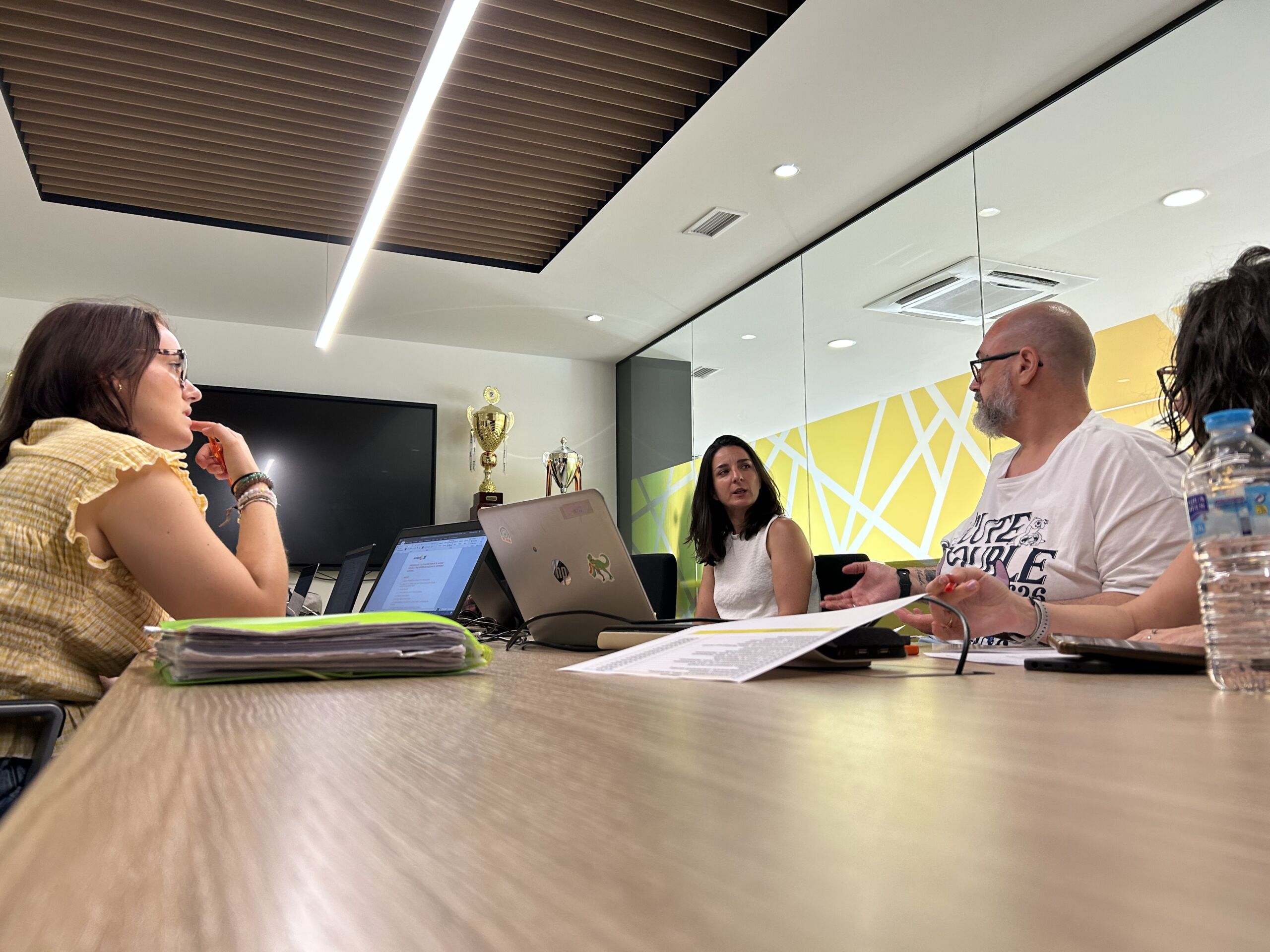 Nueva reunión de coordinación del Proyecto de Mantenimiento en el Empleo amiab: balance de indicadores y avances hacia el evento final
