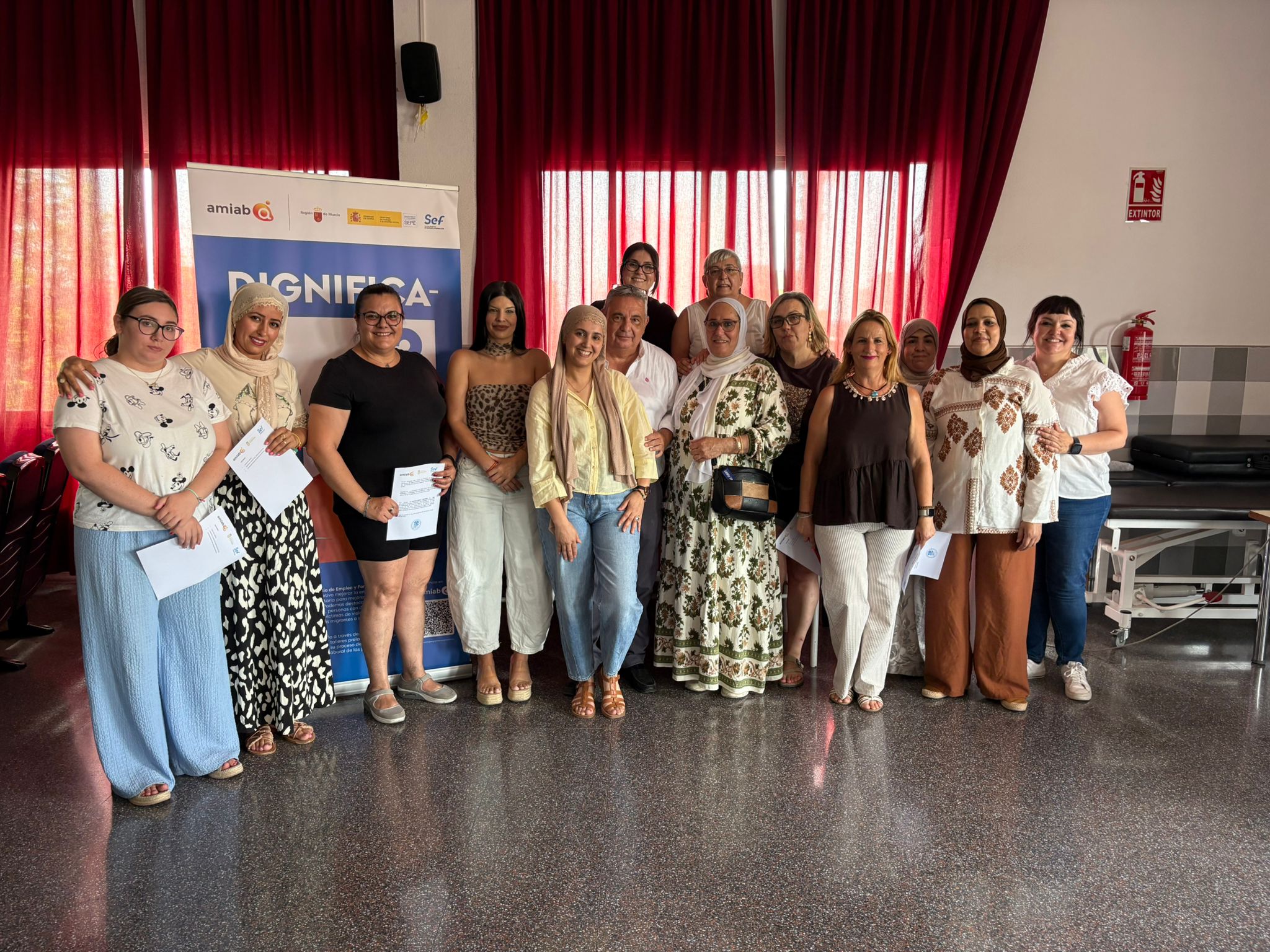 La concejala del Ayuntamiento de Alguazas (Murcia) reconoce el esfuerzo y compromiso de los participantes en una formación de amiab