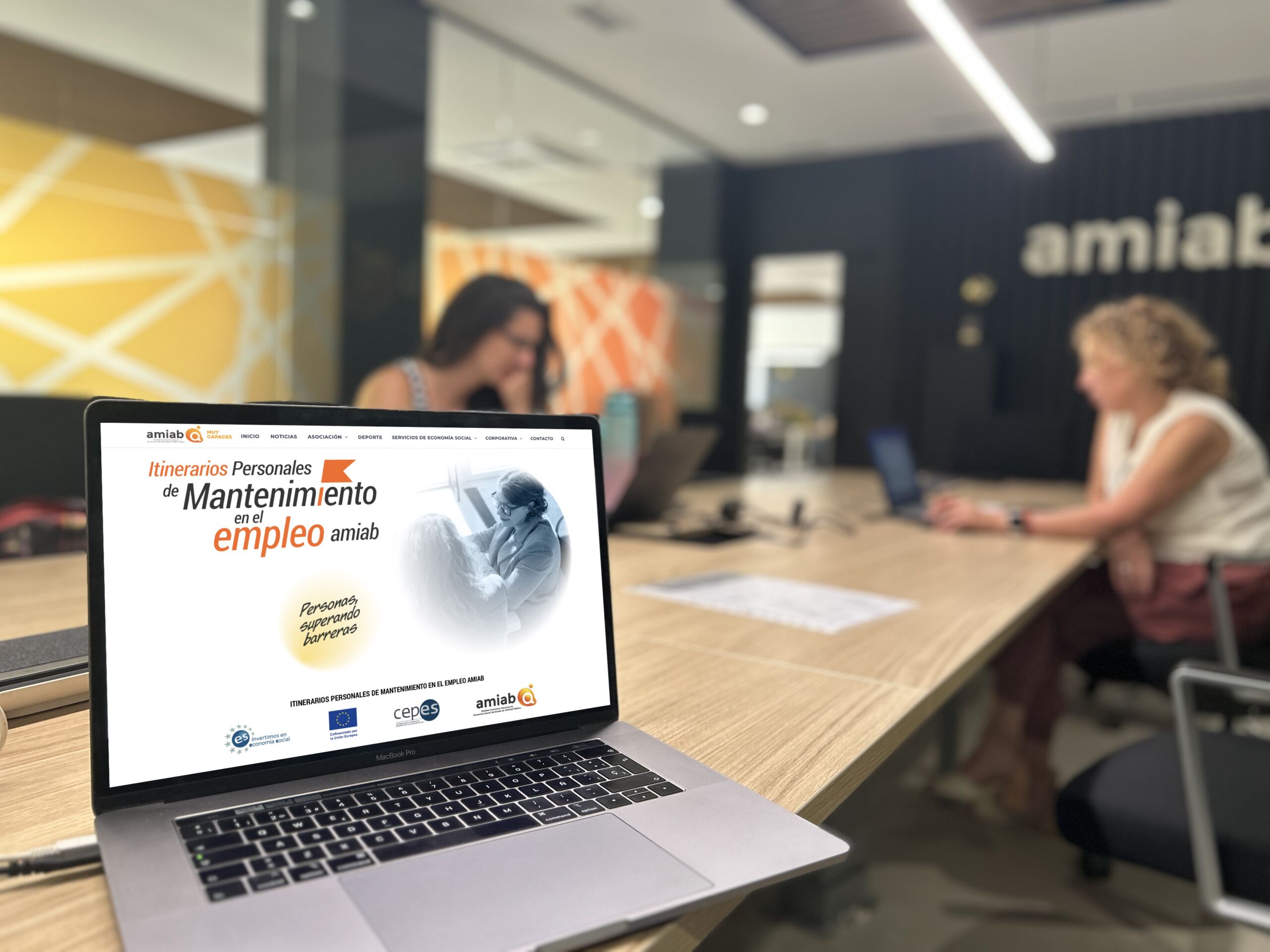 Nueva reunión de coordinación del Proyecto de Mantenimiento en el Empleo amiab: balance de indicadores y avances hacia el evento final