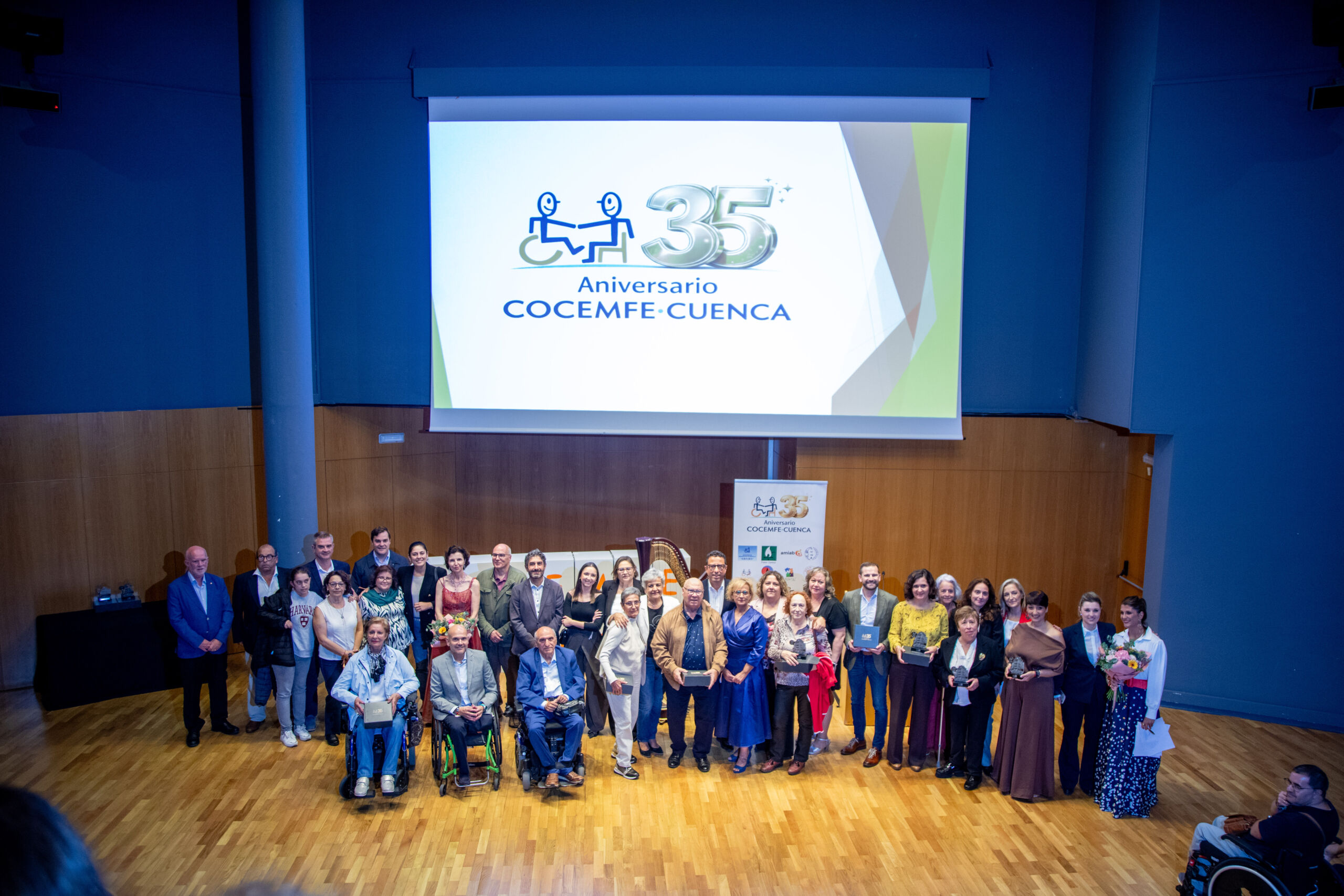 amiab recibe un premio como empresa de economía social y formación en el 35 aniversario de COCEMFE Cuenca